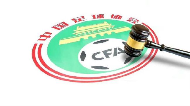 罗马诺：切尔西对安德烈-桑托斯租借现状不满 将在1月召回据记者罗马诺消息，切尔西将在1月召回外租小将安德烈-桑托斯。
